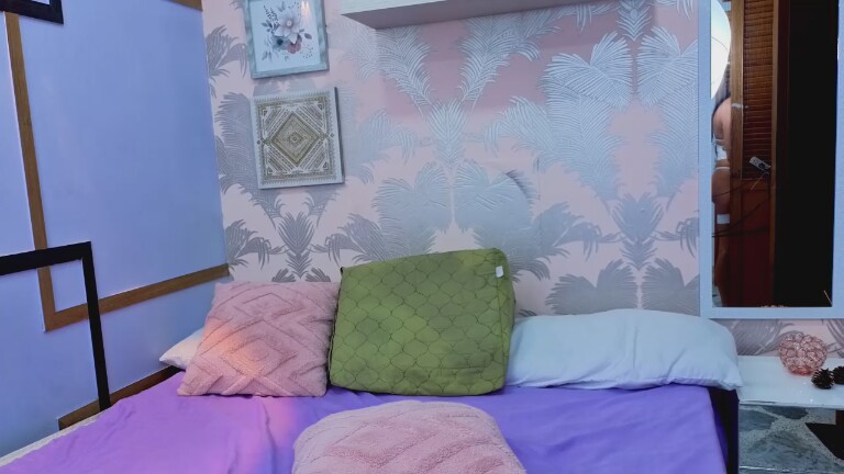 Emmaa_Thompsoon's Streamate show and profile