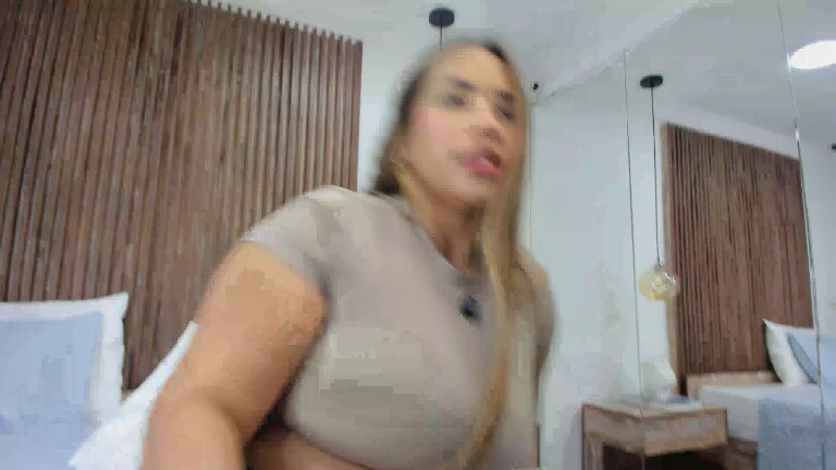 MaraMoore's Streamate show and profile