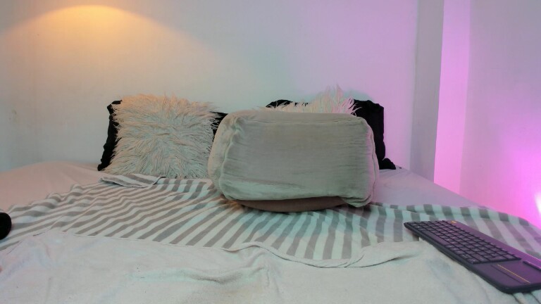 MissHannaX's Streamate show and profile