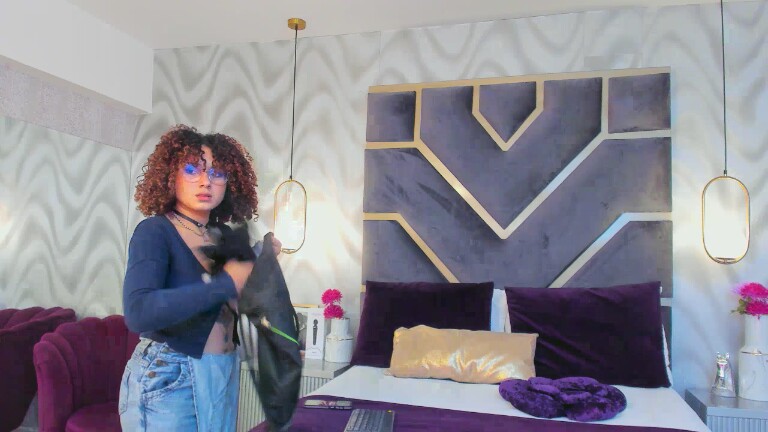 HollyJhonson's Streamate show and profile