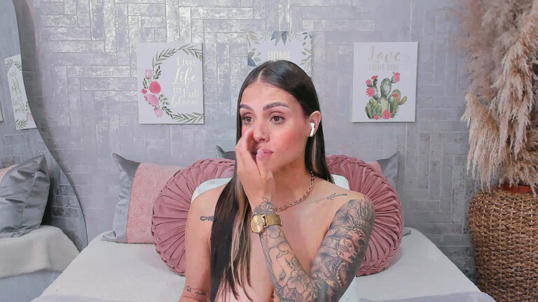 SaraBacker's Streamate show and profile