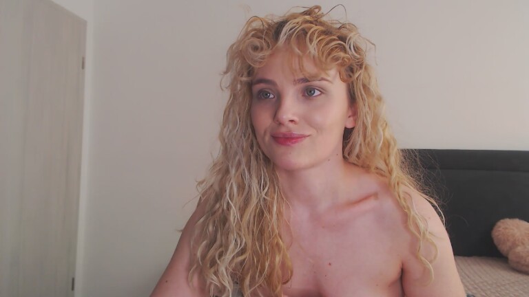 EVYE's Streamate show and profile