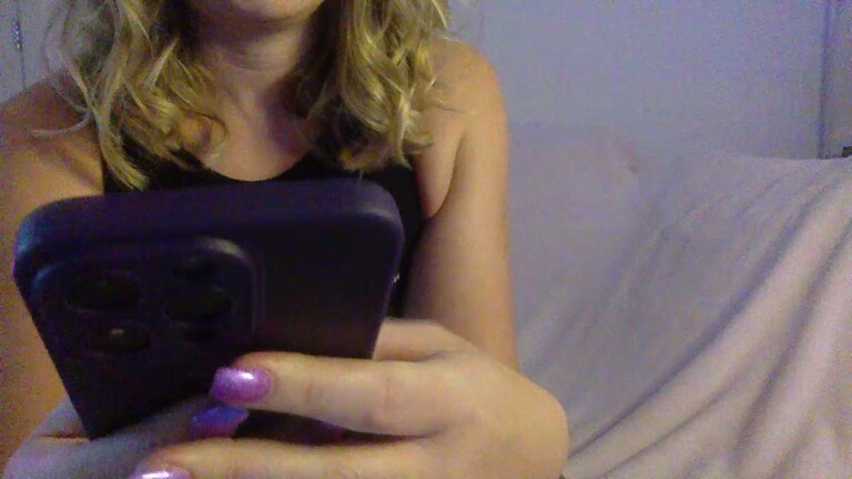 PeachyVelvetBunny's Streamate show and profile