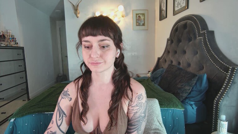 QueenAvaline's Streamate show and profile