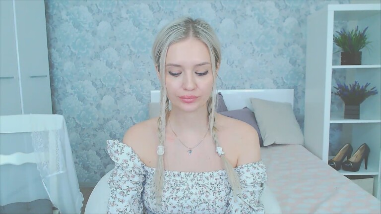 Lindy18's Streamate show and profile