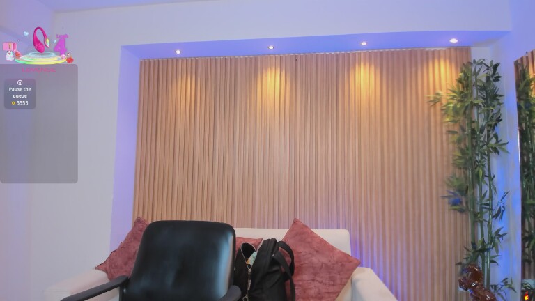 charlotteewhitee's Streamate show and profile