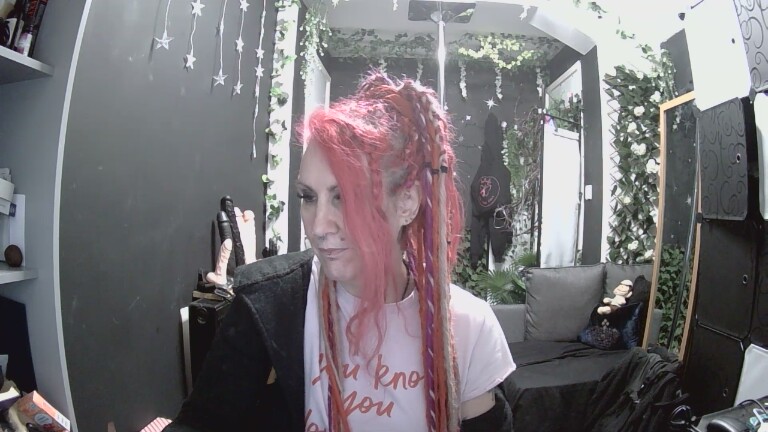 SkySparks's Streamate show and profile