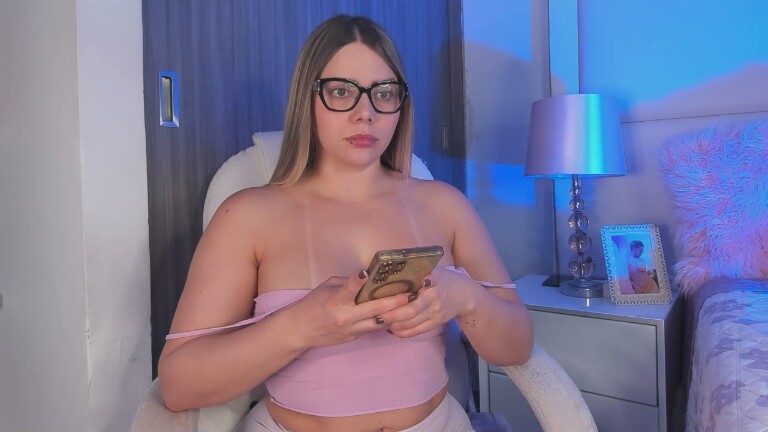 MurielHall's Streamate show and profile