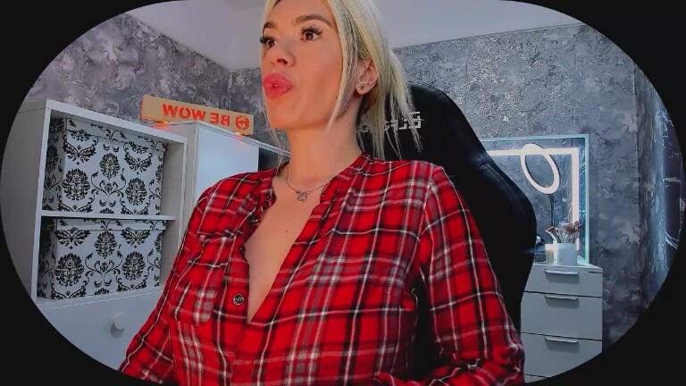 BE_WOW's Streamate show and profile