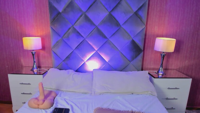 PaulaHills's Streamate show and profile