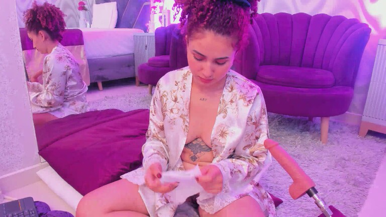 HollyJhonson's Streamate show and profile