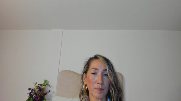 MaliaDavis's Streamate show and profile