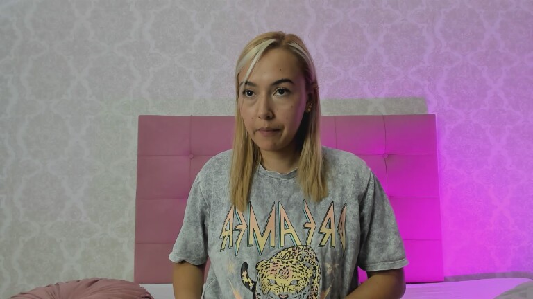 Daphne_Beaumont's Streamate show and profile