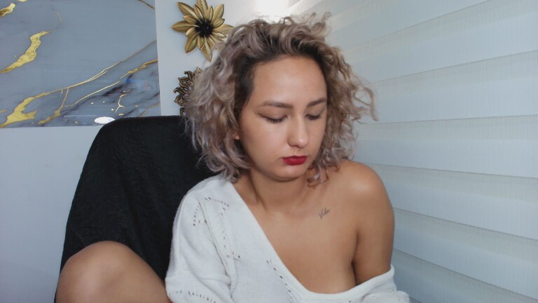 FloraSaenzX's Streamate show and profile