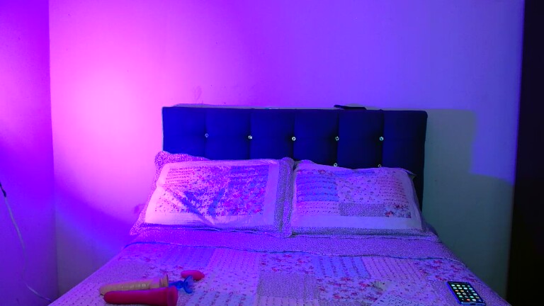 SamaraHotty69's Streamate show and profile