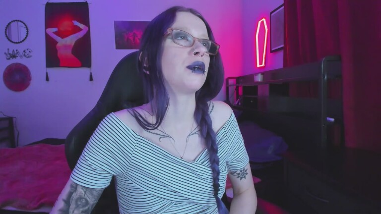 NikkiVill's Streamate show and profile