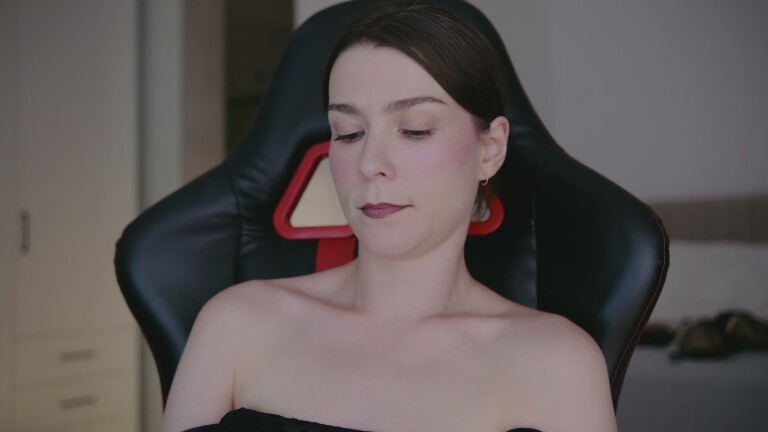 HelloAlice's Streamate show and profile