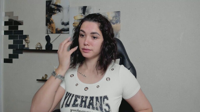 GlamNova's Streamate show and profile