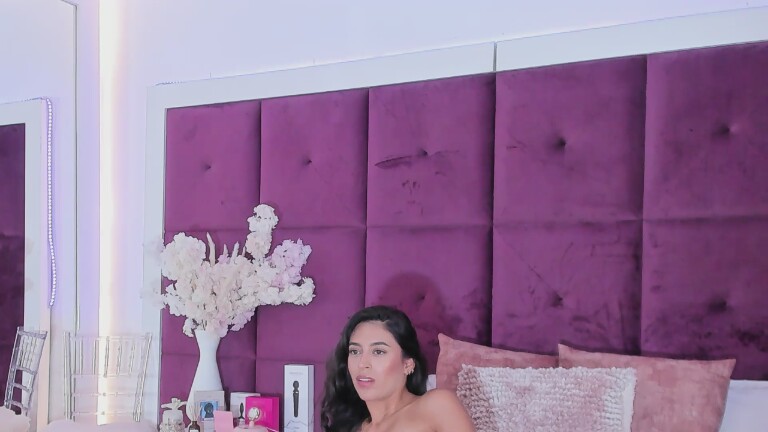 LaraOlsen's Streamate show and profile