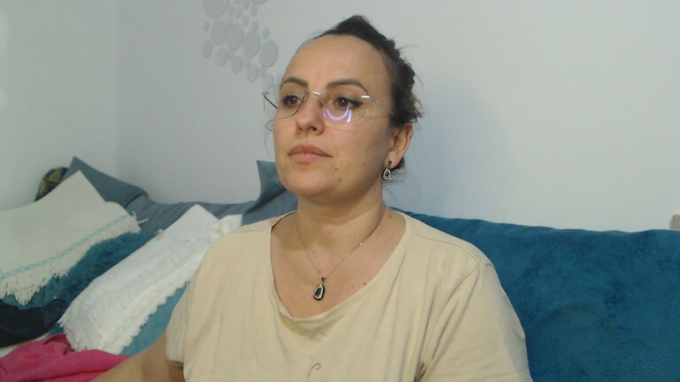 DANYIA's Streamate show and profile