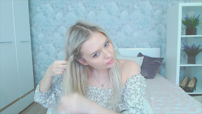 Lindy18's Streamate show and profile