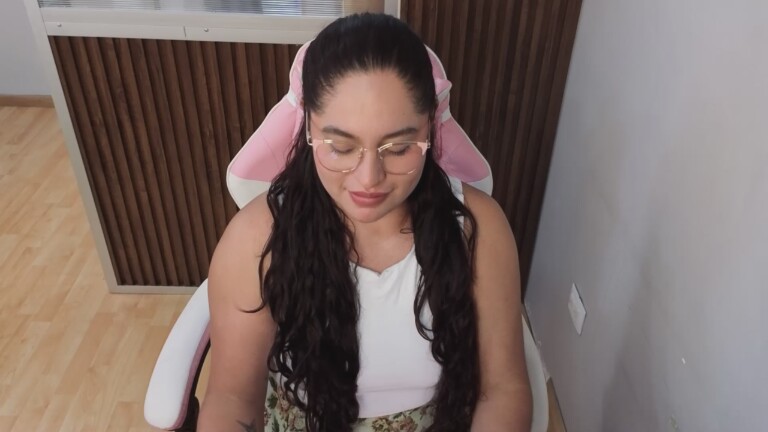 SharaThomas's Streamate show and profile