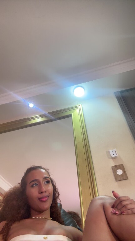 MaiaCox's Streamate show and profile