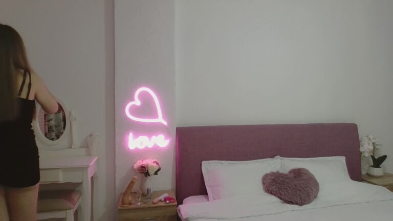 EMYILIA's Streamate show and profile