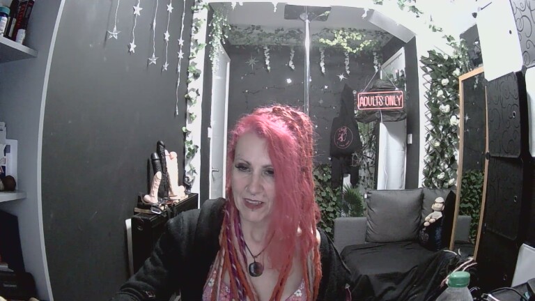 SkySparks's Streamate show and profile