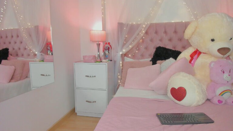 AlexandraWinterr's Streamate show and profile