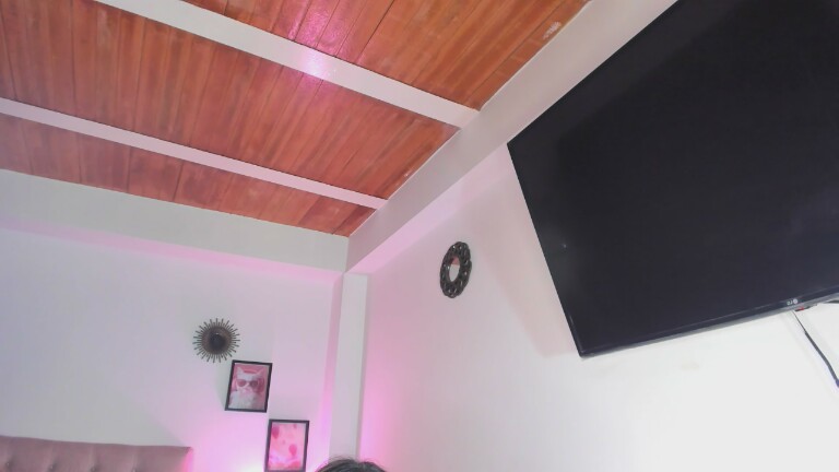 Sara019's Streamate show and profile