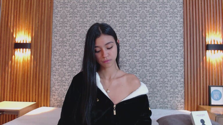 Charlotte_18's Streamate show and profile