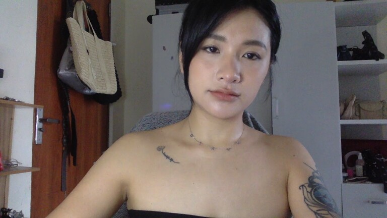 LyLy_94's Streamate show and profile