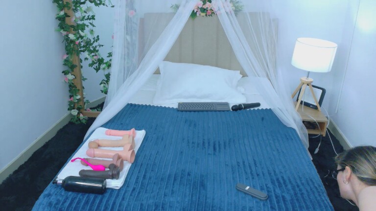 Foxxy_lov's Streamate show and profile