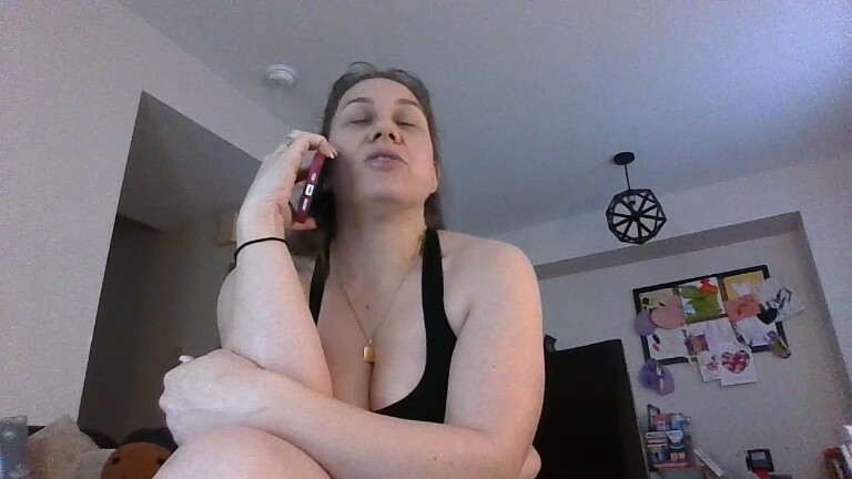 Thedevinemilf's Streamate show and profile