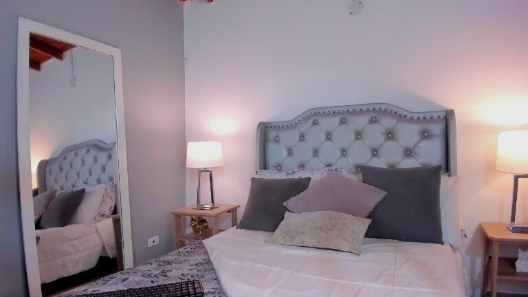 NiaMoon's Streamate show and profile